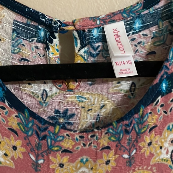 •CUTE TOP• - Picture 4 of 5